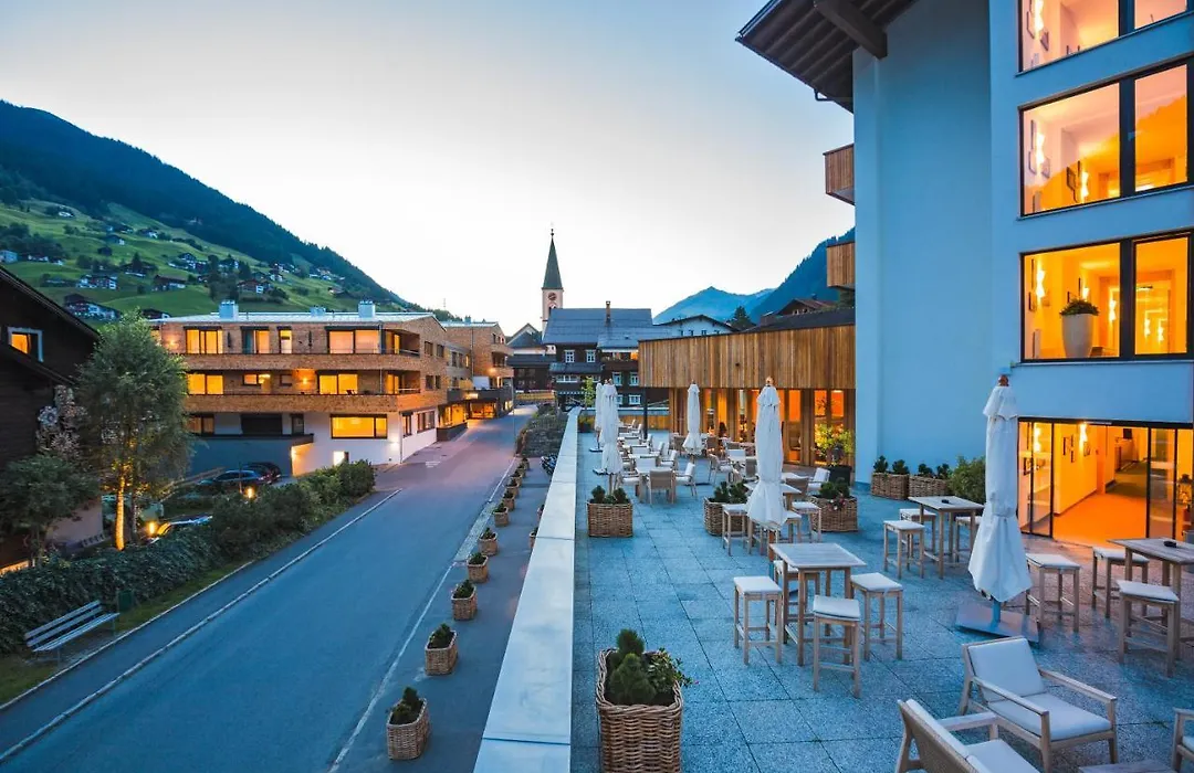 Sporthotel Chalet-1